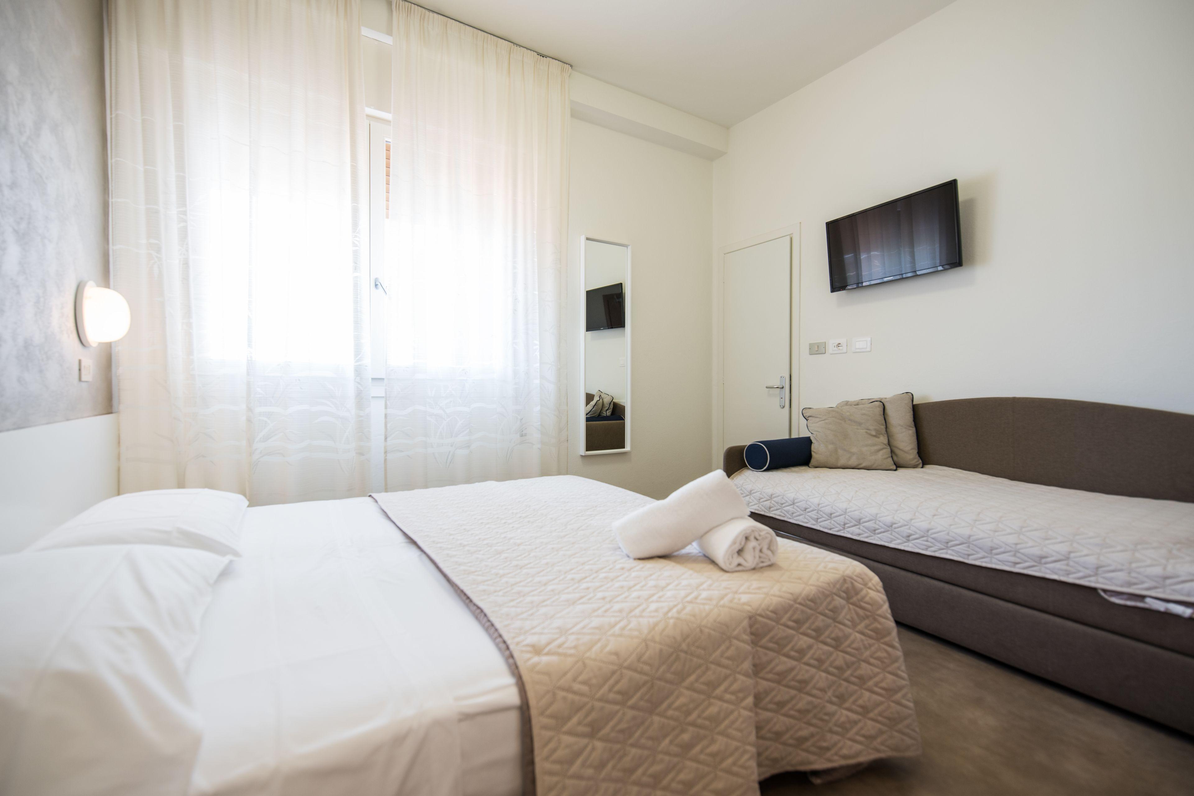 Cristina Hotel 2*