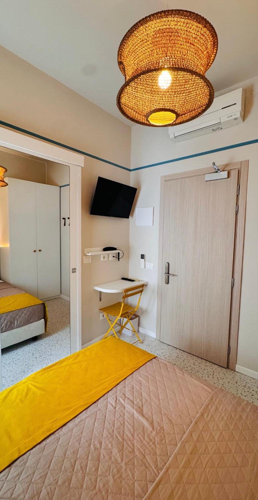 Cristina Hotel 2*